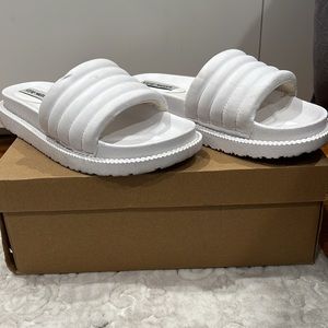 Steve Madden Canny Puff Slides - Size 8
